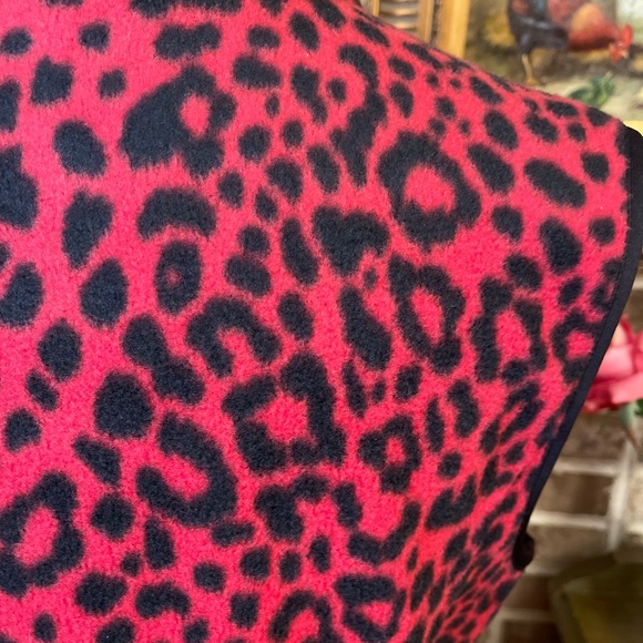 Susan Graver red/black cheetah print fleece vest - Picture 5 of 10